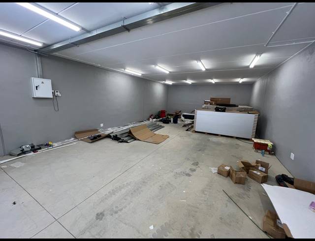 95M² WAREHOUSE TO LET IN FERNDALE
